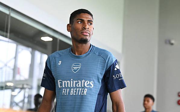 Arsenal vs Newcastle: Trận đấu giao hữu đầy kịch tính tại Singapore
